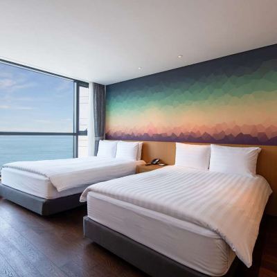 Superior Suite With Partial Ocean View Features 2 Double Beds 머큐어 앰배서더 울산 쿠폰