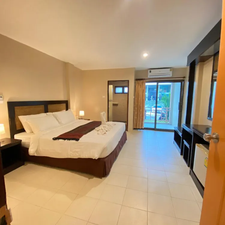 ห้องควีนไซส์มาตรฐานพร้อมระเบียง