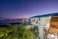 Blu Galapagos Sustainable Waterfront Lodge Hotel di 