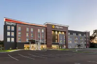 La Quinta Inn & Suites by Wyndham Mount Laurel / Moorestown Hotels in 