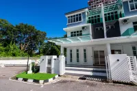 La Ferringhi Villa Hotele w: 