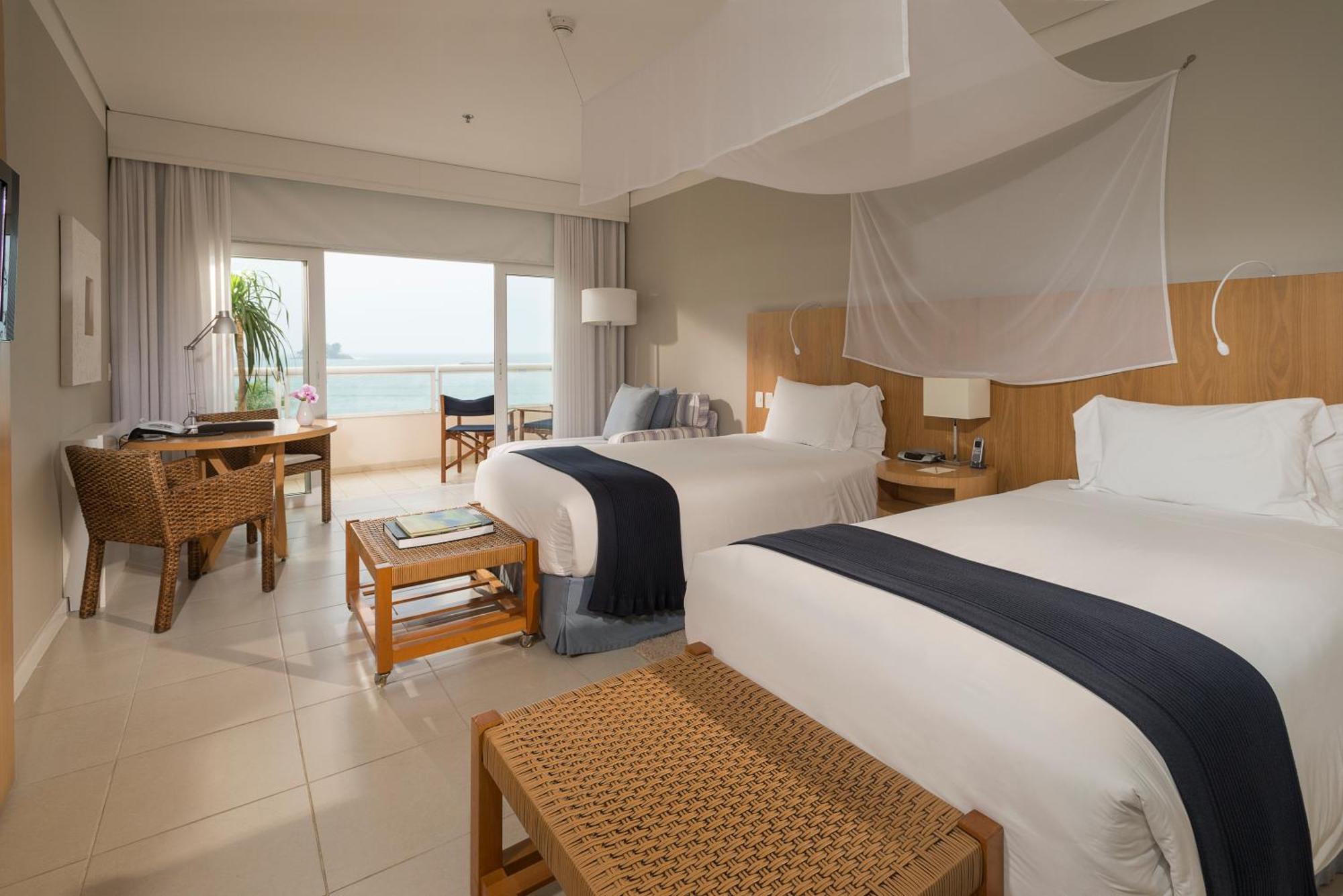 海景或泳池景高级双床房（带阳台）