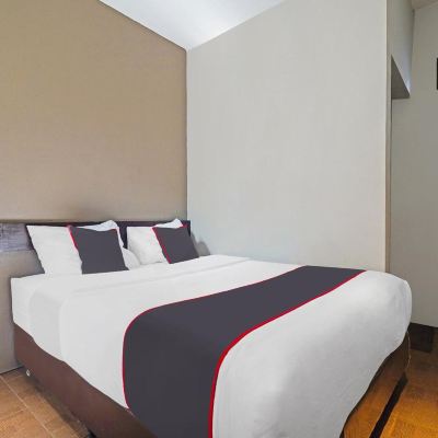 Deluxe Double Room OYO 1898 Louise Place Promo Code