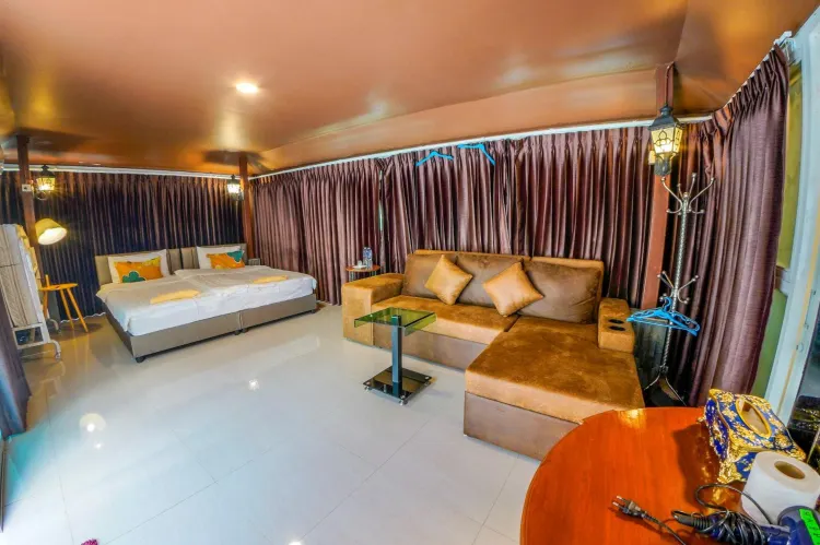 ห้องพักสำหรับสามท่านพร้อมวิวสระว่ายน้ำ