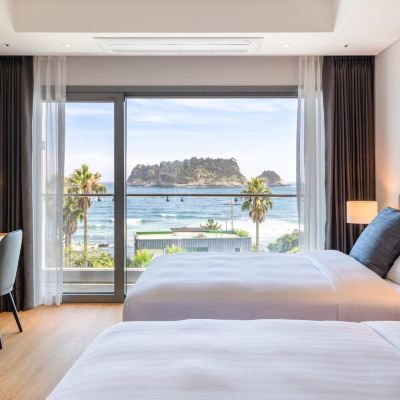 [신관] 프리미어 트윈룸 (바다 전망 or Pool Access) 더 그랜드 섬오름 쿠폰