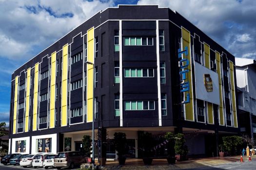 Swing & Pillows @ Golden Roof Hotel Ampang, Ipoh