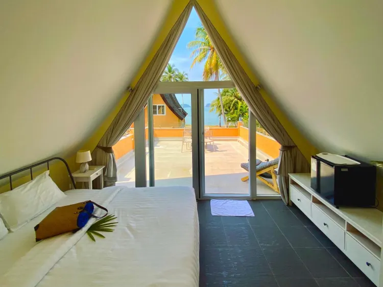 วิลลาแบบสี่ห้องนอนมีวิวทะเล