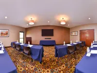 Holiday Inn Express & Suites TOPEKA WEST I-70 WANAMAKER by IHG Ξενοδοχεία στην πόλη Topeka
