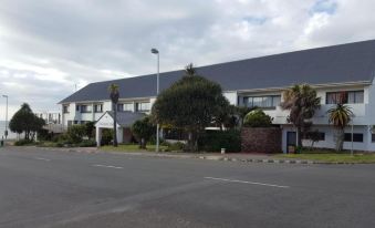 Gonubie Hotel - Housity
