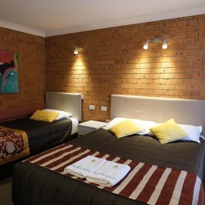 Deluxe Queen Room Sapphire Palms Motel Promo Code