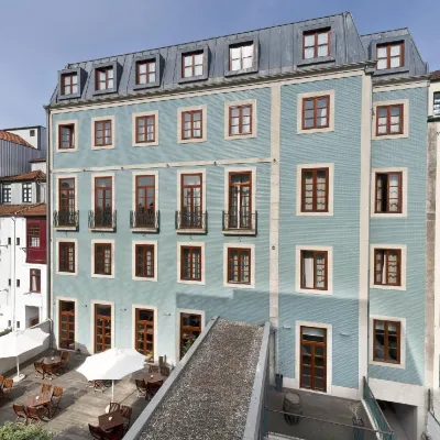Eurostars Das Artes Hoteles cerca de Biblioteca Almeida Garrett