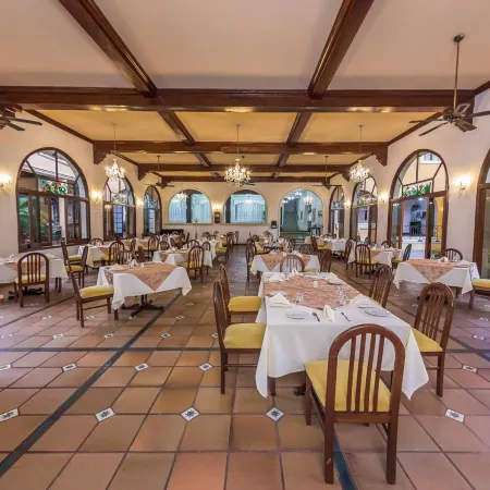 Hotel Guadalajara Отели в г. Гуадалахара де Буга