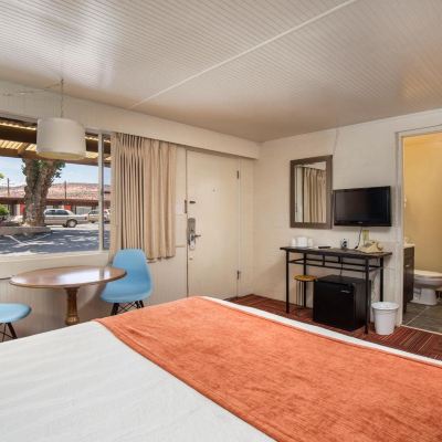 Standard Queen Room Aikens Lodge Promo Code