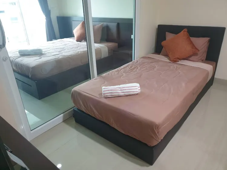 ห้องดีลักซ์ เตียงแฝด พร้อมระเบียง