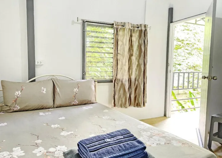 ห้องสแตนดาร์ด เตียงใหญ่ พร้อมพัดลม
