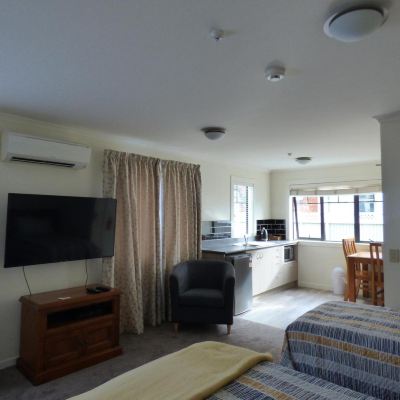 Deluxe King Studio Sahara Motels Promo Code