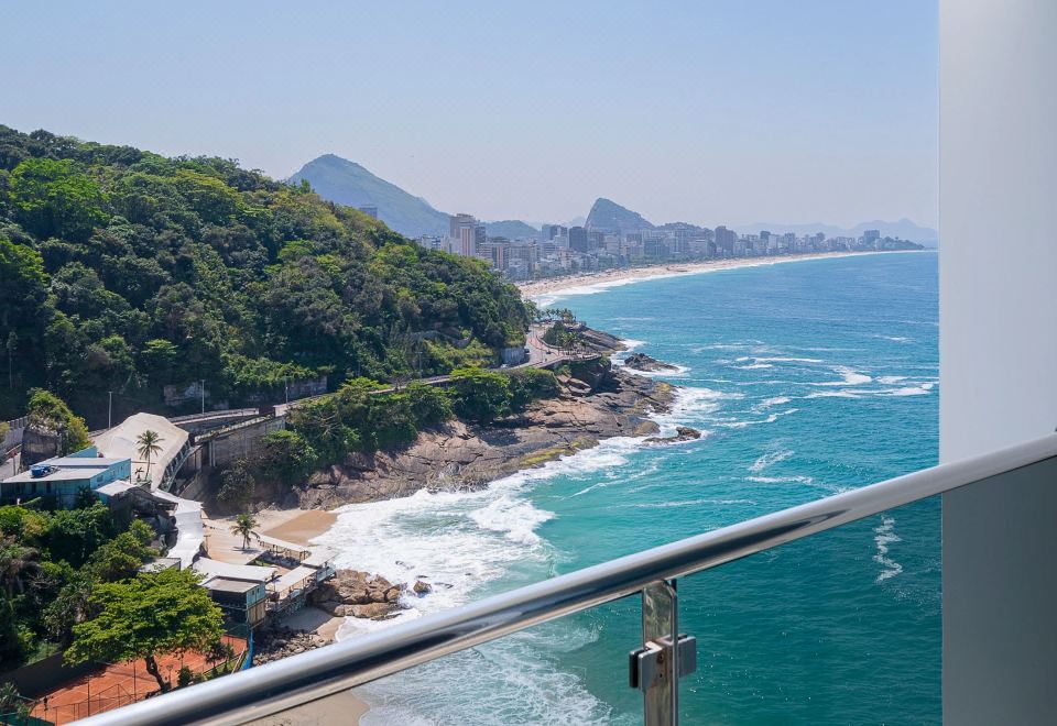 局部海景两张双人床房（可进入俱乐部休息室）