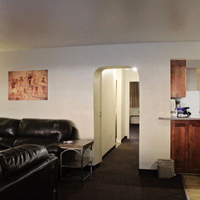 Three-Bedroom Apartment Bowen Motel Promo Code