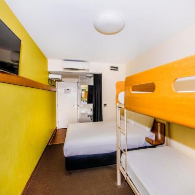 客房（帶一張大床和雙層床） 宜必思快捷酒店 - 悉尼奧林匹克公園優惠