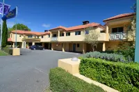 Tuscany Gardens Motor Lodge Hotele w: 