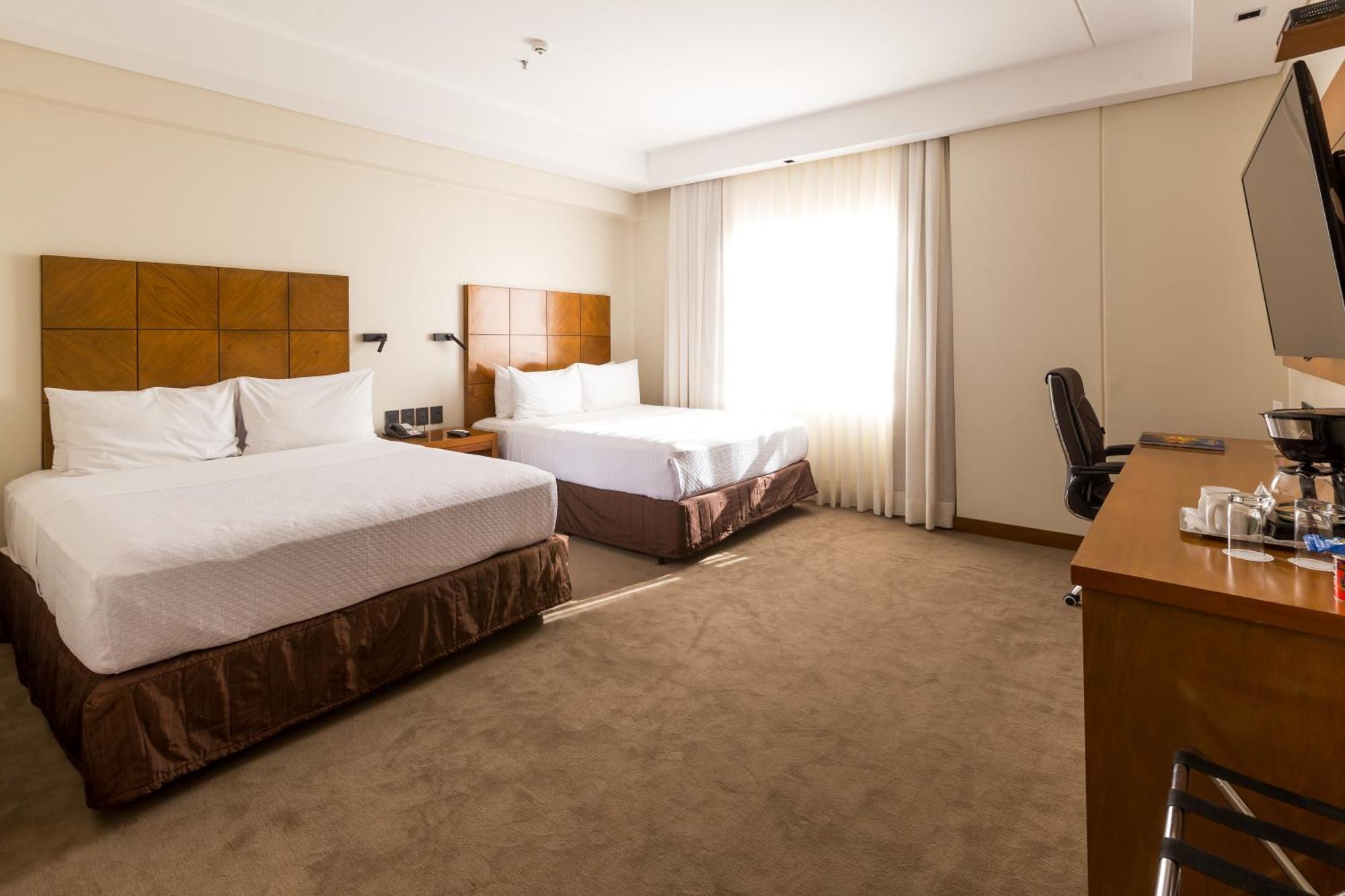 高级客房，配有两张大床