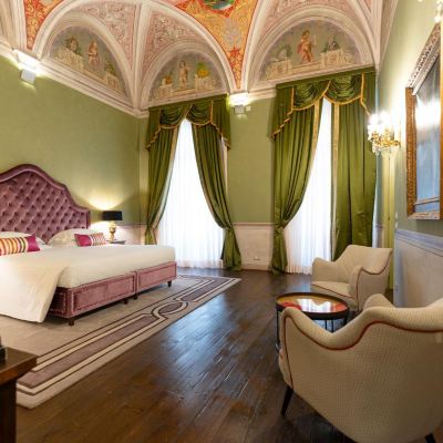 Standard Suite with Balcony Grand Hotel Cavour Promo Code
