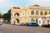 Bishop Hotel Отели в г. 