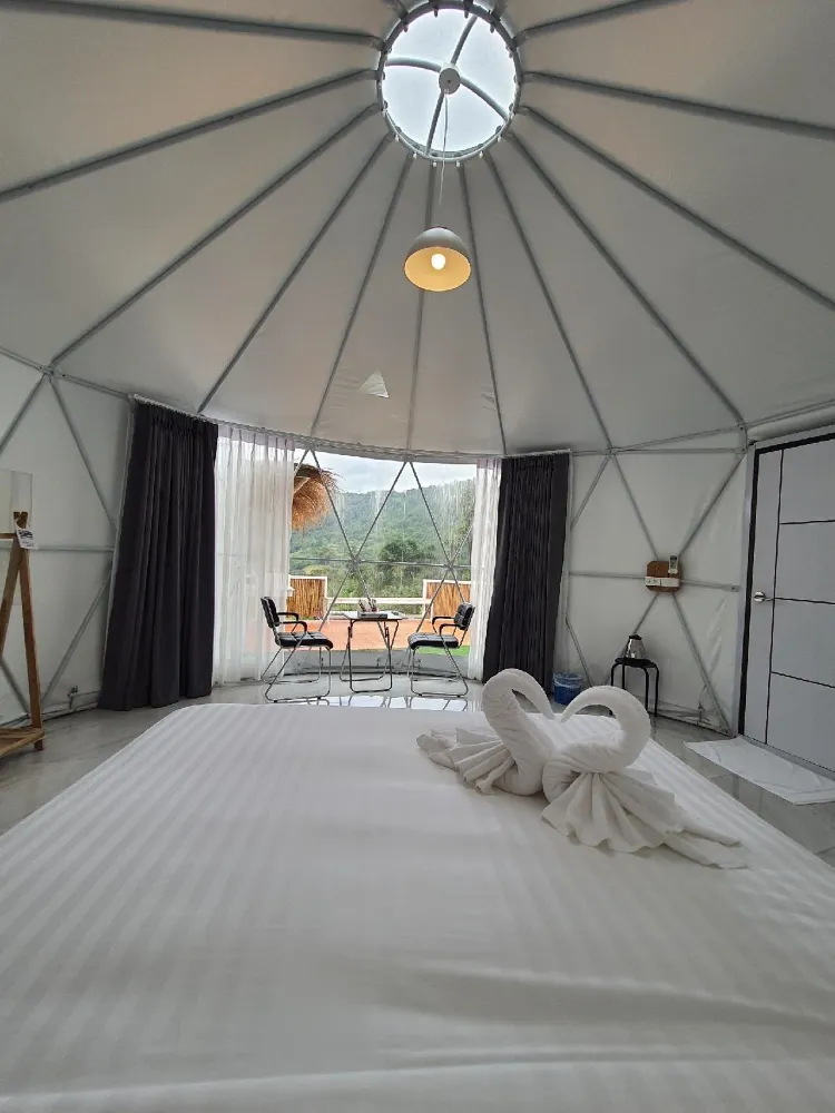 ห้องสุพีเรียร์เตียงคิงไซส์พร้อมระเบียง