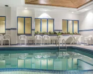 Comfort Hotel & Suites