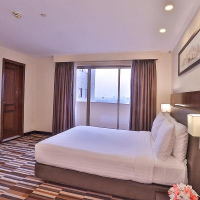 Deluxe King Room Avari Xpress Gulberg Promo Code