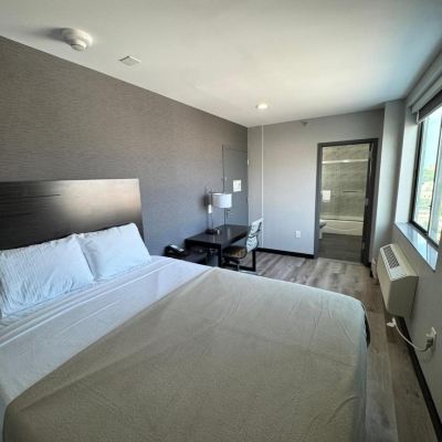 Queen Room-Non-Smoking Hotel the Villa Promo Code