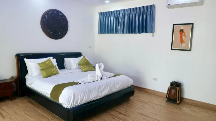 ห้องเตียงใหญ่ พร้อมวิวสวน