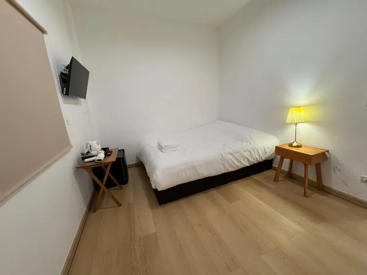 ห้องเตียงใหญ่ พร้อมห้องน้ำส่วนตัว