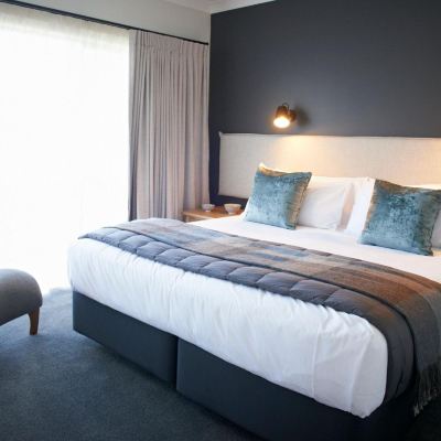 One-Bedroom Suite Kelly Rd Cambridge Lodge Promo Code