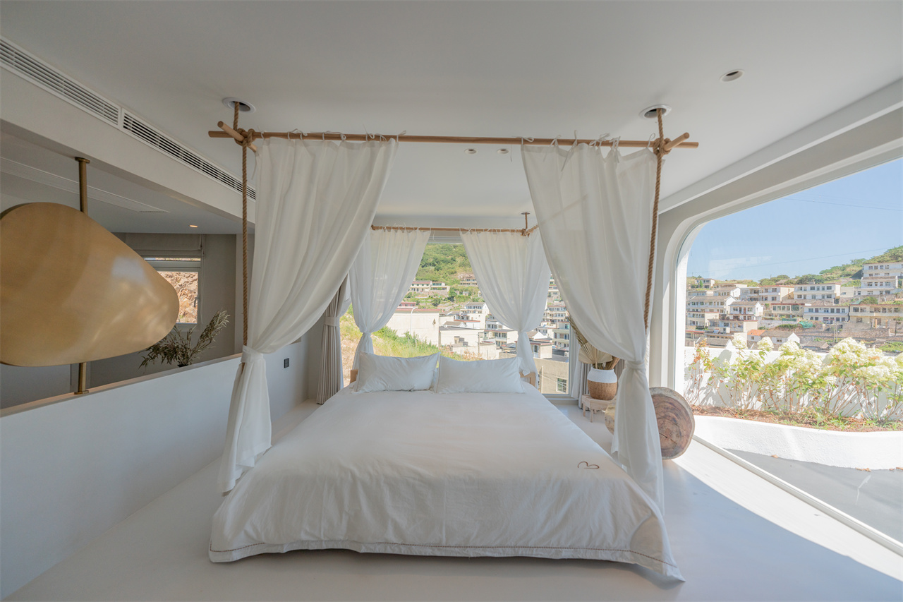 庭院豪华日出海景大床房（风情帷幔+室内浴缸）