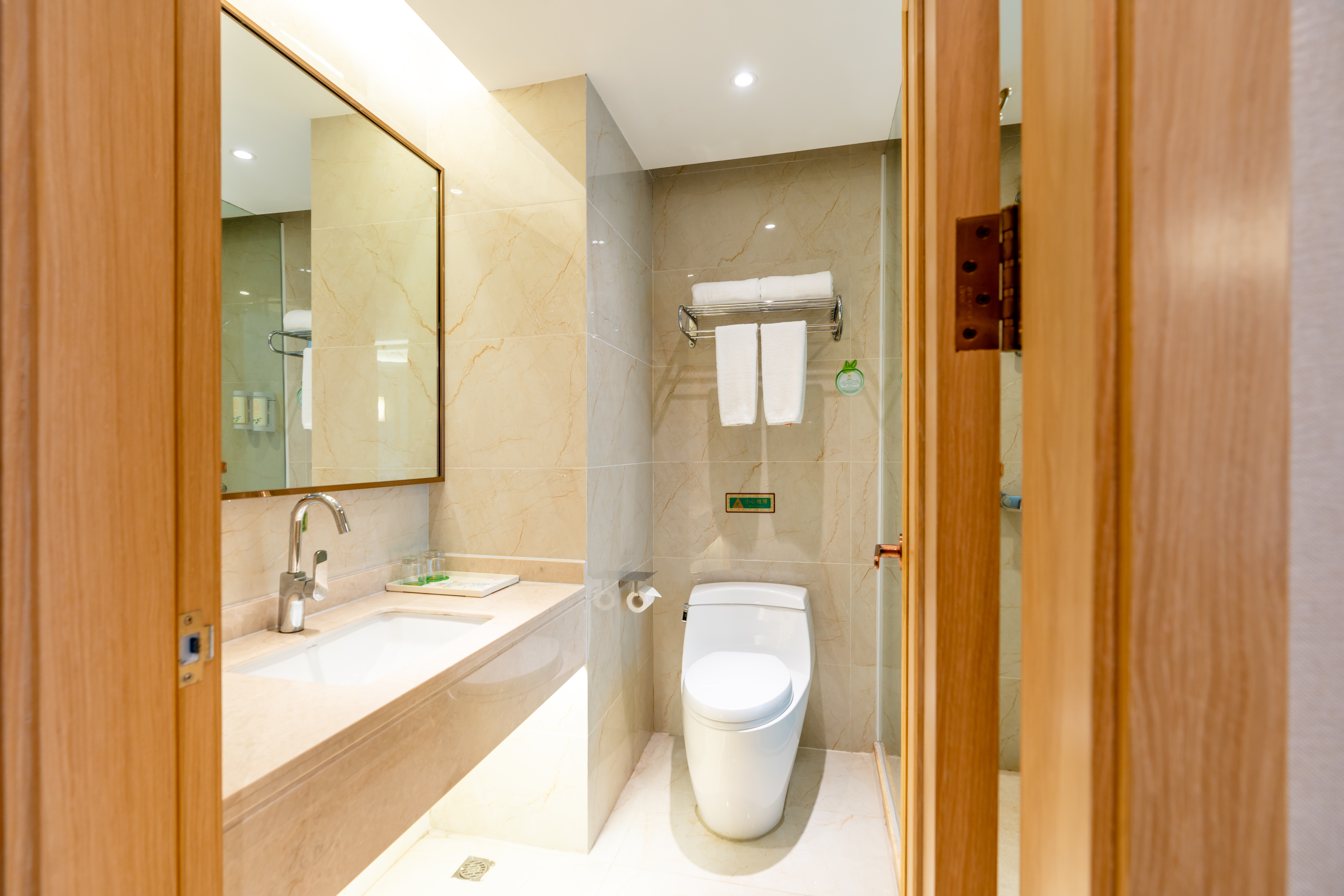 高级大床（助眠床品+冷暖空调）