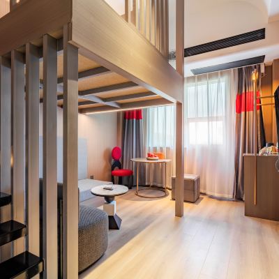 Loft悅享大床房（閒情逸緻+mini冰箱+智能潔具） 曼美·文禧居飯店（常州春秋淹城湖塘地鐵站店）優惠