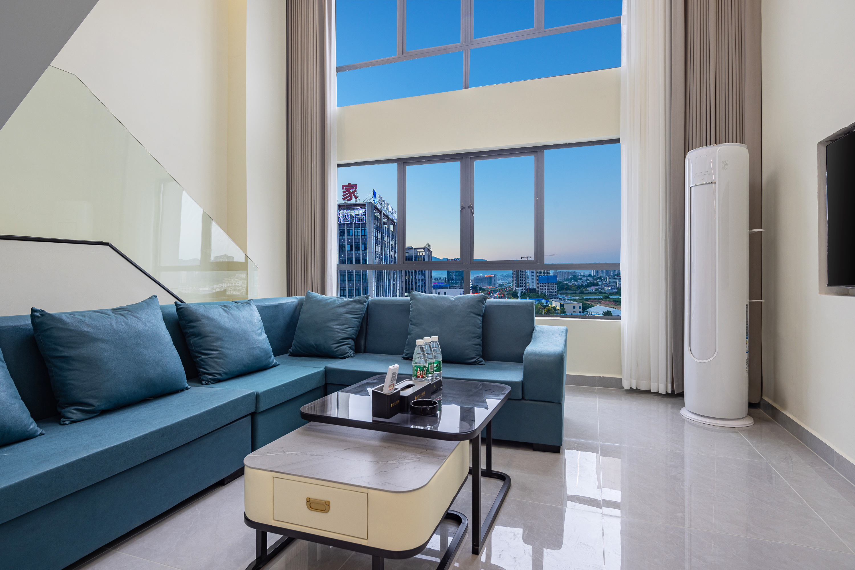 LOFT三室套房∣麻将∣投影∣两衞∣客厅∣非遗表演观景房