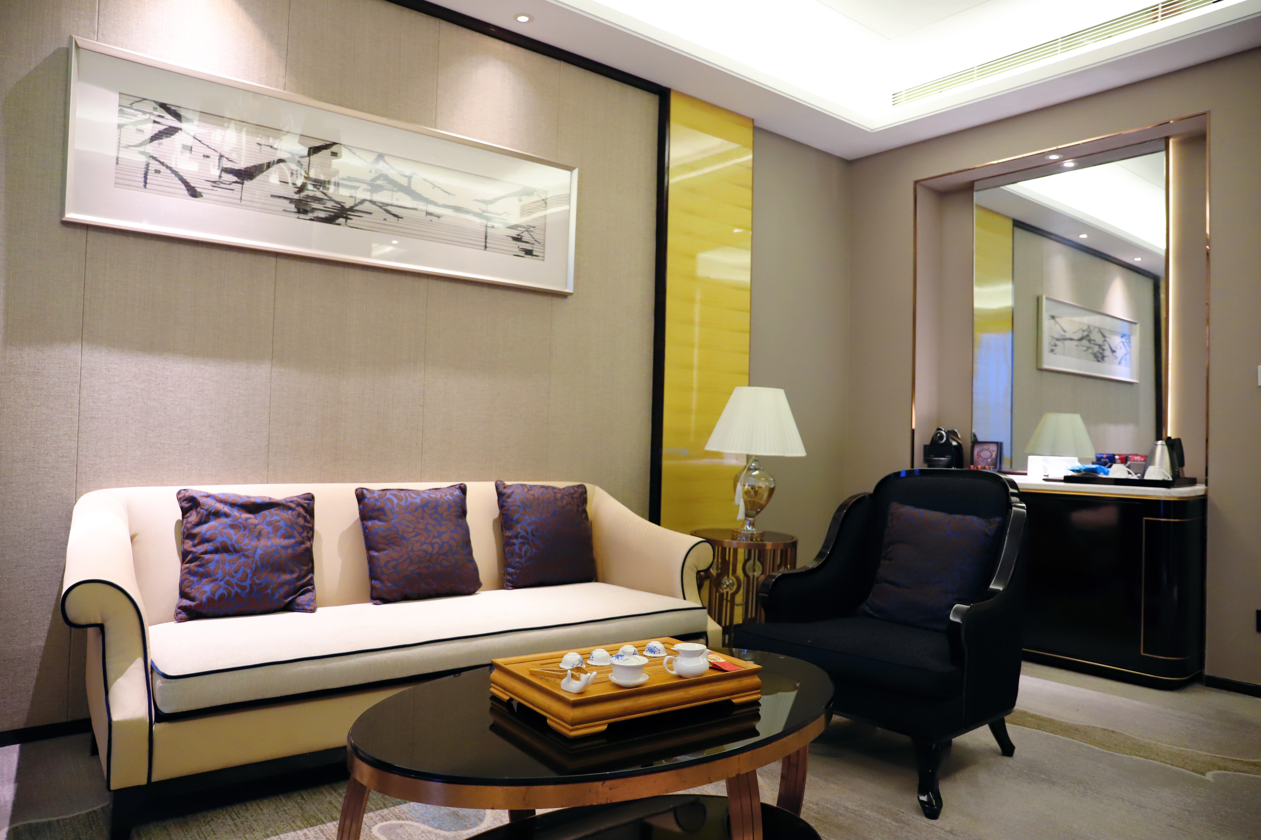 家庭亲子套房+宽敞客厅+卡通床品+小童用品