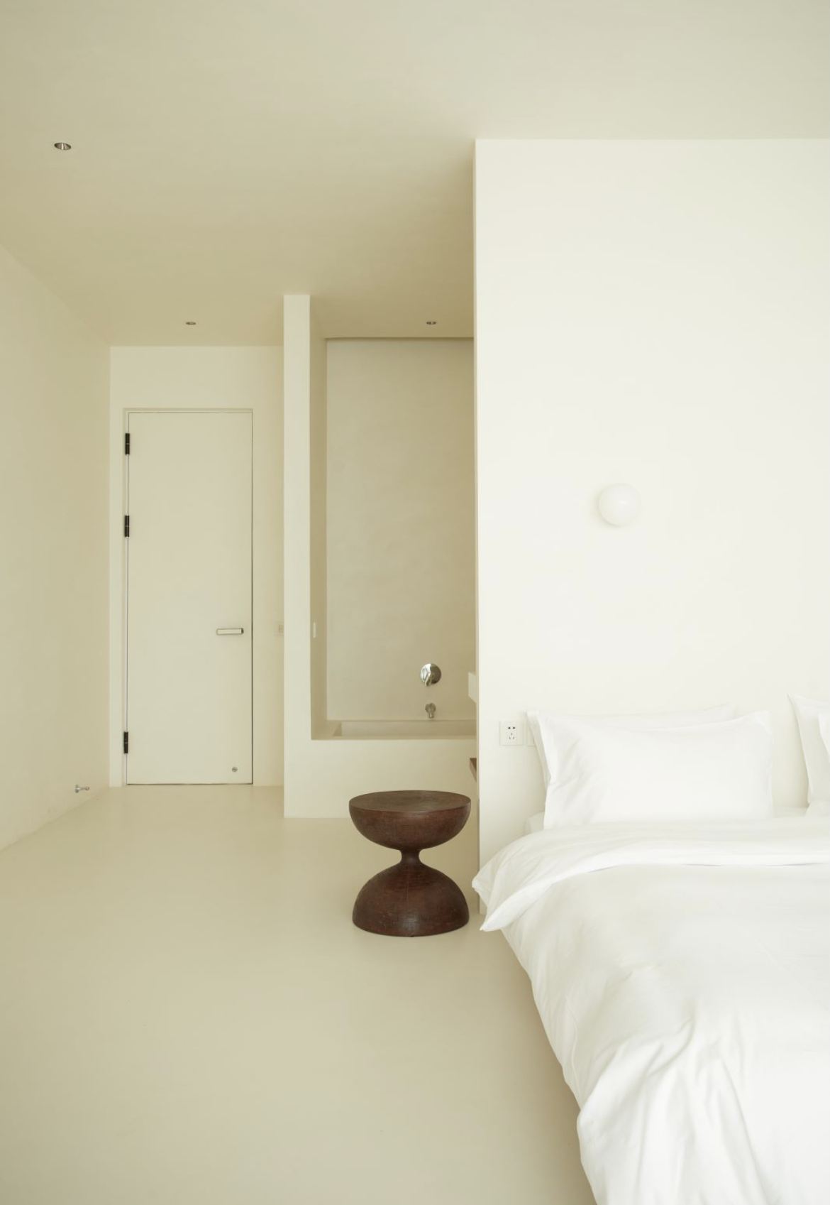 哈哈哈哈哈 丨园景泡池大床房（全屋进口微水泥，科勒衞浴，金可儿床垫，网红冰箱）