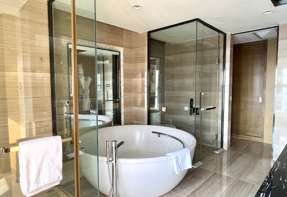 Crowne Plaza Tianjin Meijiangnan1 Bedroom Suite Lounge Access