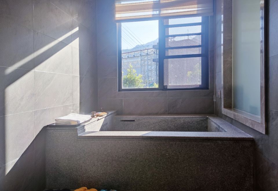 青云阁-山居（大床+室内温泉泡池）