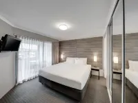 Adina Serviced Apartments Canberra James Court Hotels in Braddon