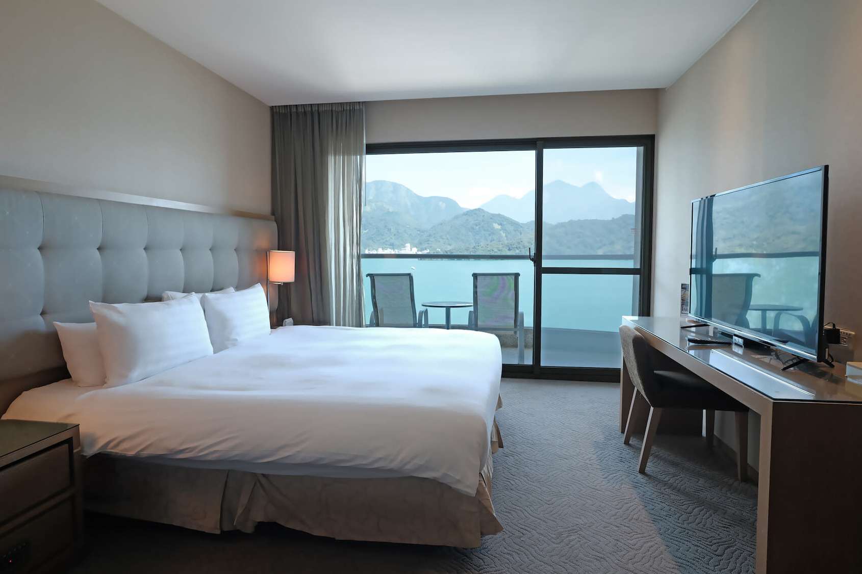 Hotel Del Lago沐滨套房