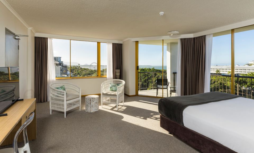 高级特大床阳台套房