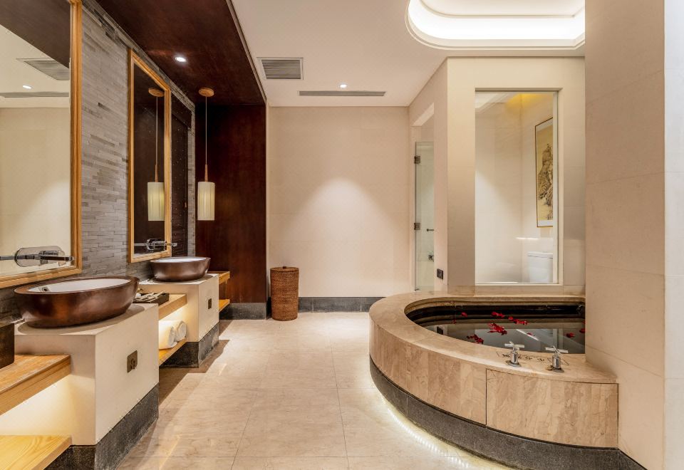 尊享大床套房（室内私汤）