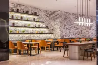 Wanda  Yue  Xining Chengzhong