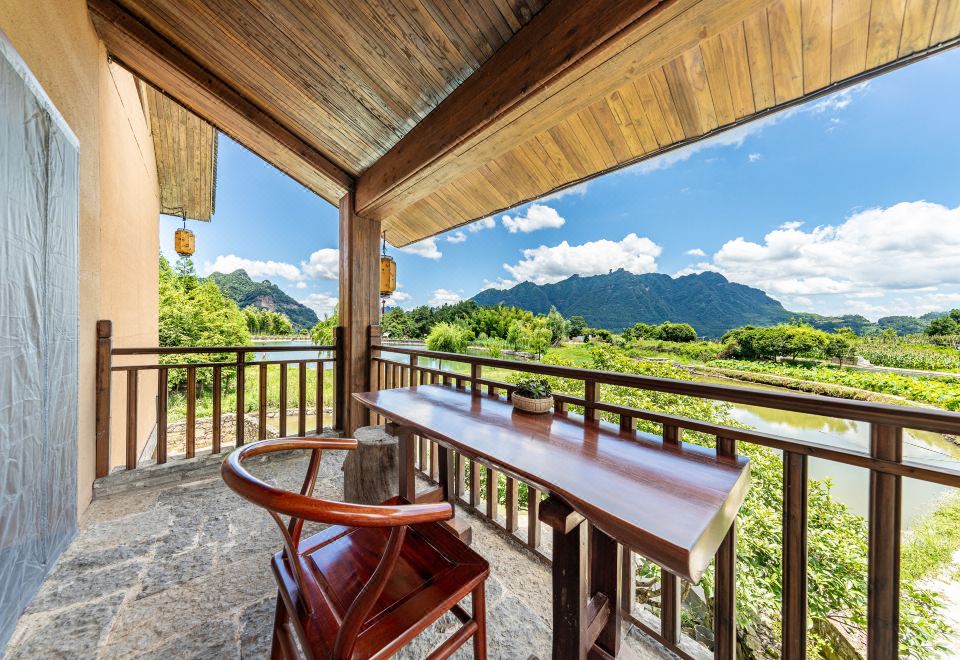 独栋一线观日出山水田园景观水边吊脚楼（红木家俱|深泡浴缸|淋浴）