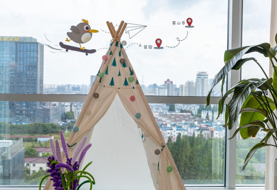 紫芝小灰灰家庭主题套房