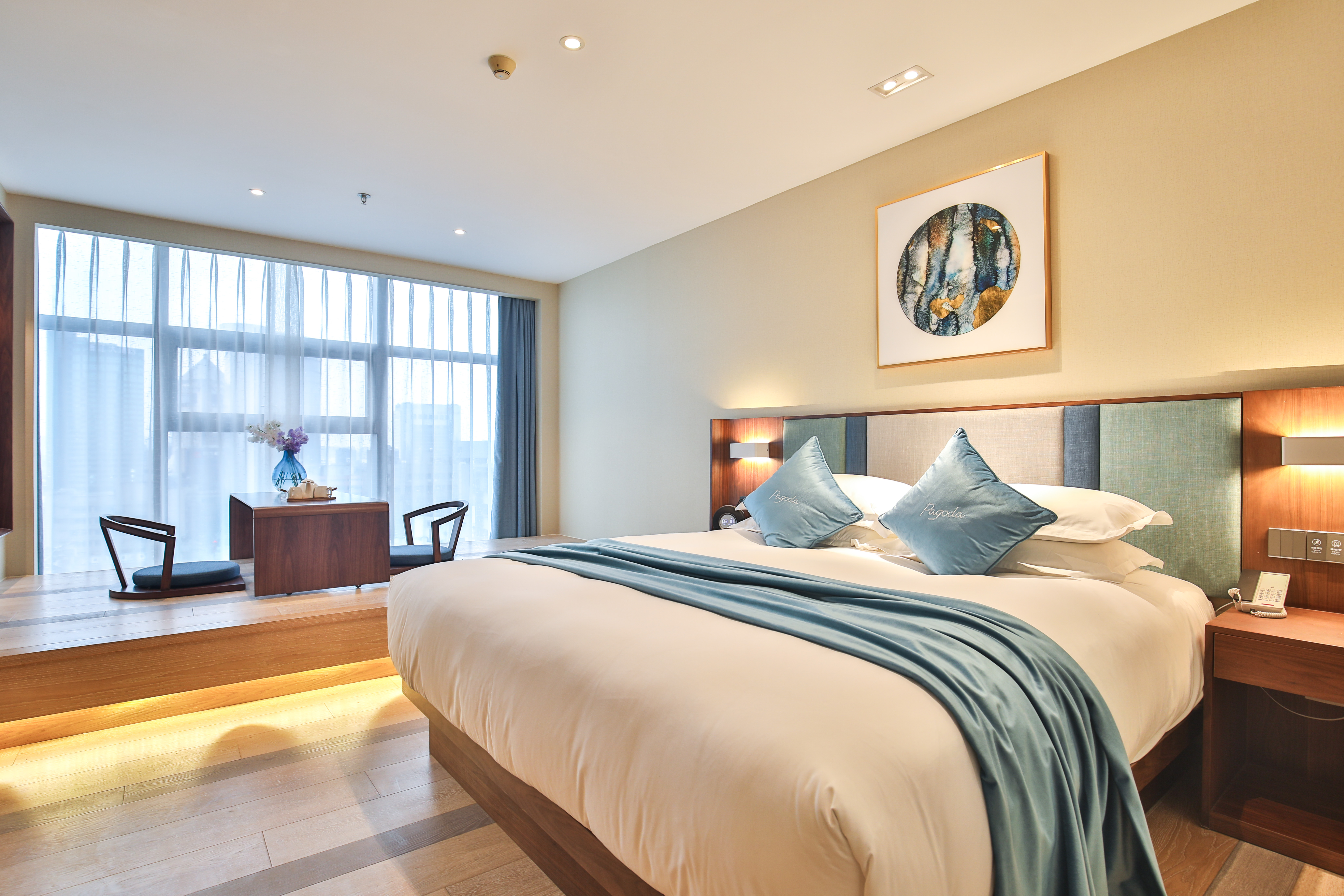 Pagoda Hotel Hangzhou West Lake Wulin和式大床房+榻榻米会客区+全景玻璃视野